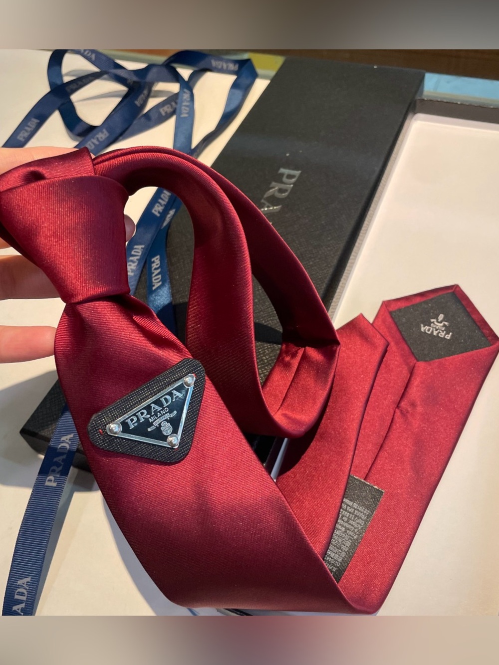 😻Prada Red Silk Men's Tie with Logo Plaque😻